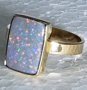 Opal ring, 14K yellow gold